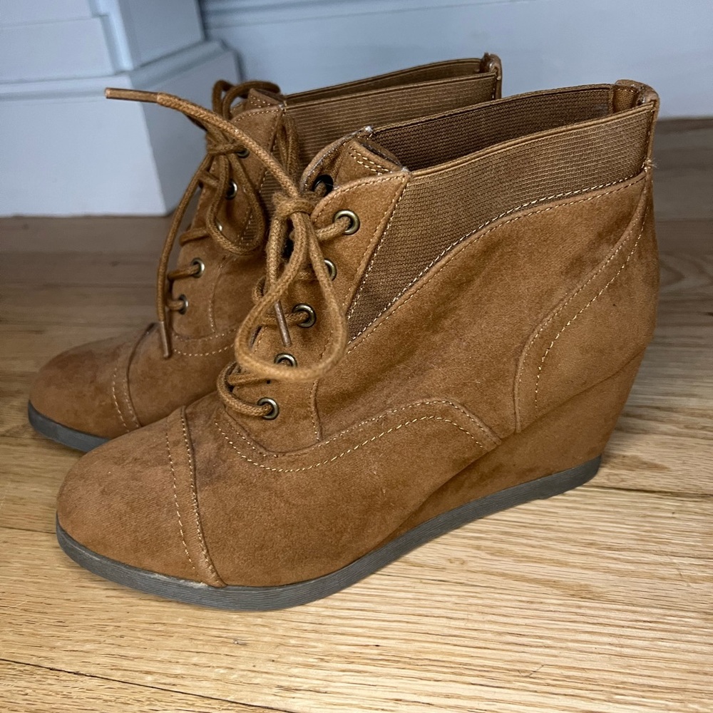 Cute like new tan suede steve madden booties! Size 7